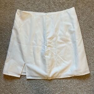 White mini skirt. Lined.